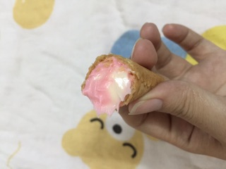 Bánh ốc quế nhân kem