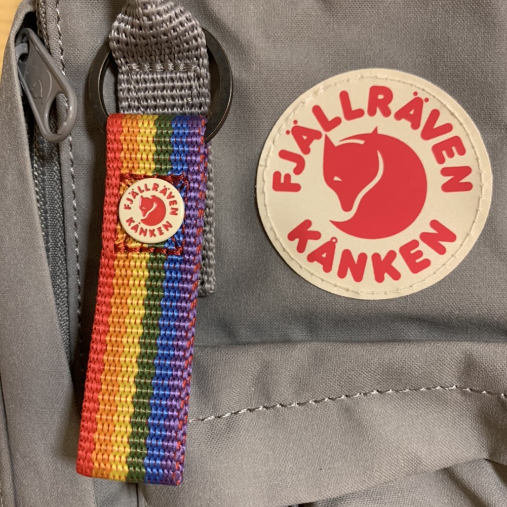 Móc khóa Fjallraven Kanken bằng kim loại màu cầu vồng