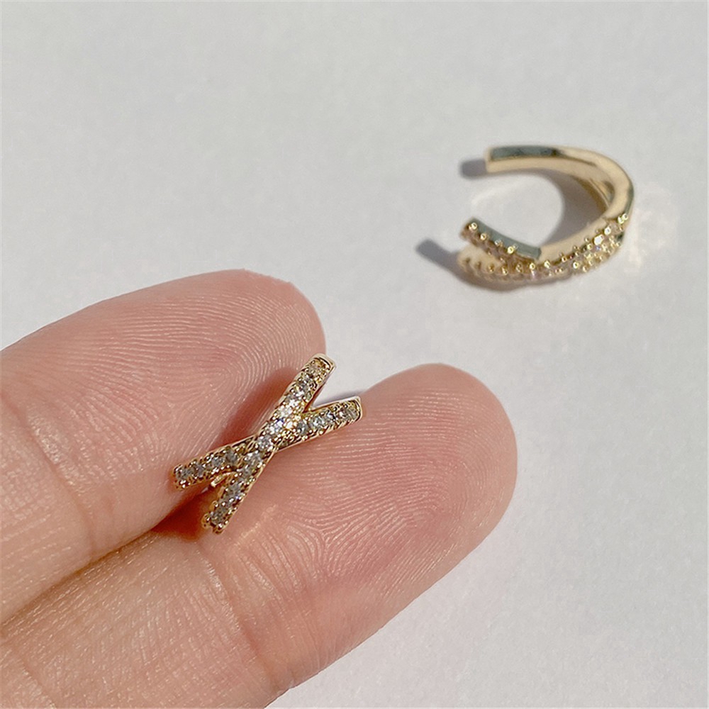 Hoa tai chữ U đính đá nhân tạo sành điệu dành cho nữ