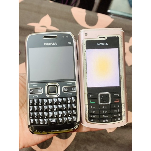 Xác sống 2 Điện thoại Nokia Cổ như hình