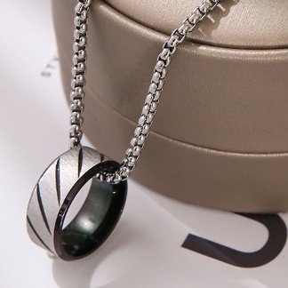 Vòng cổ Nam thời trang với mặt dây hình chiếc nhẫn tròn màu bạc VC-05