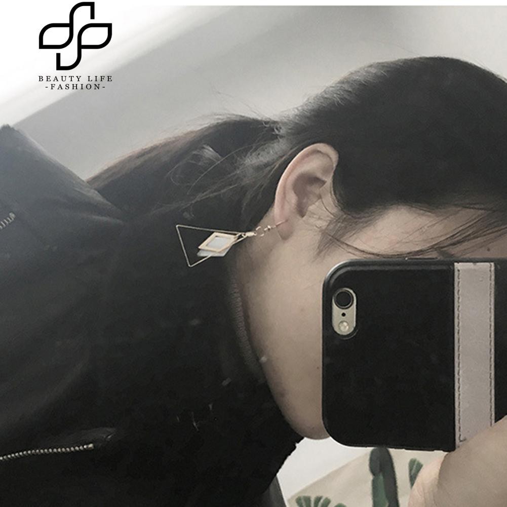 Khuyên tai tam giác bản to cho nữ