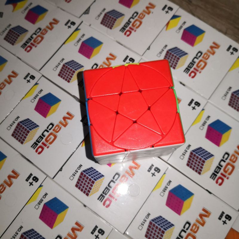 Đồ chơi Rubik biến thể Pentacle cube xoay cực êm