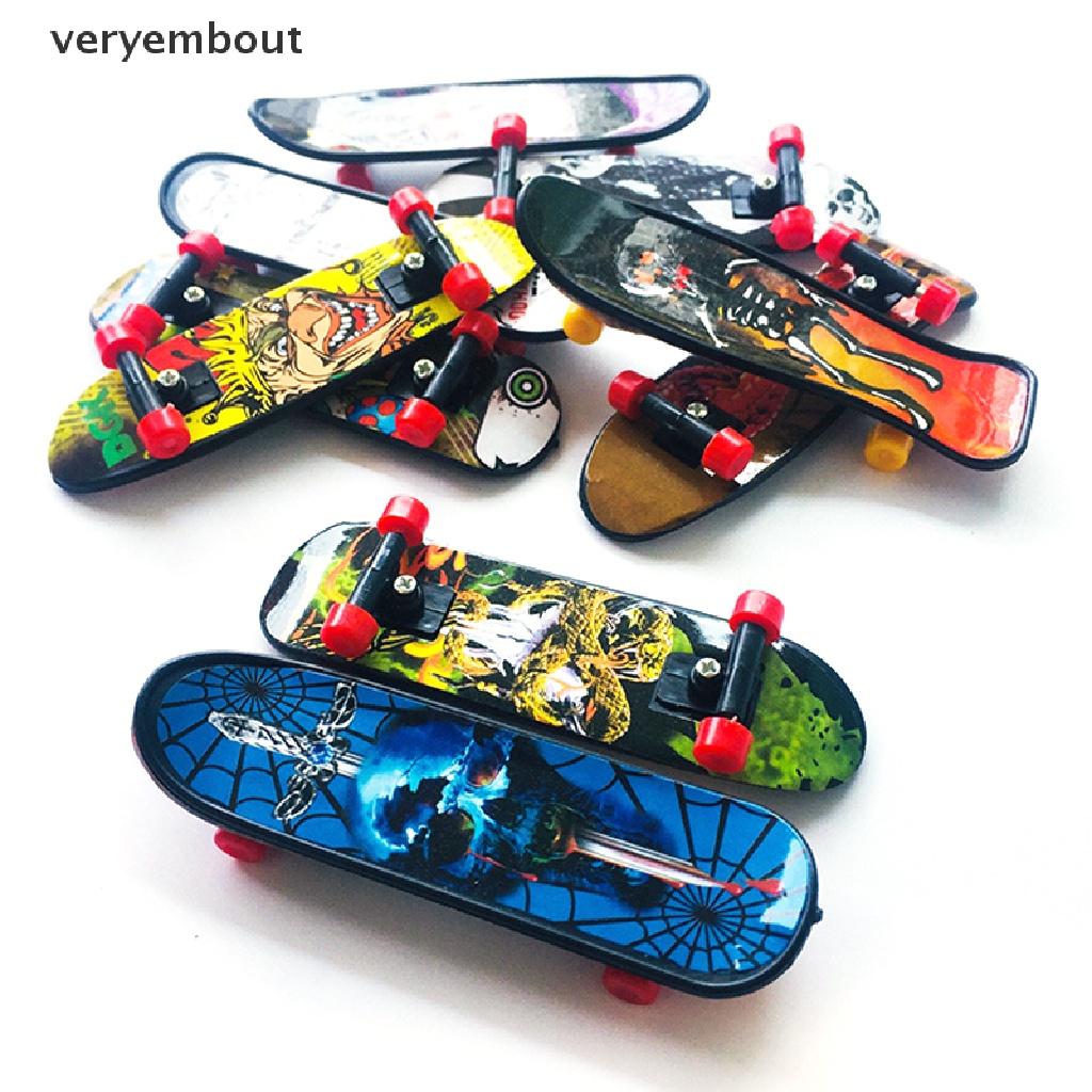【ut】 1pc Fingerboard Mini Creative Fingertips Skateboard Plastic Finger Skate Scooter .