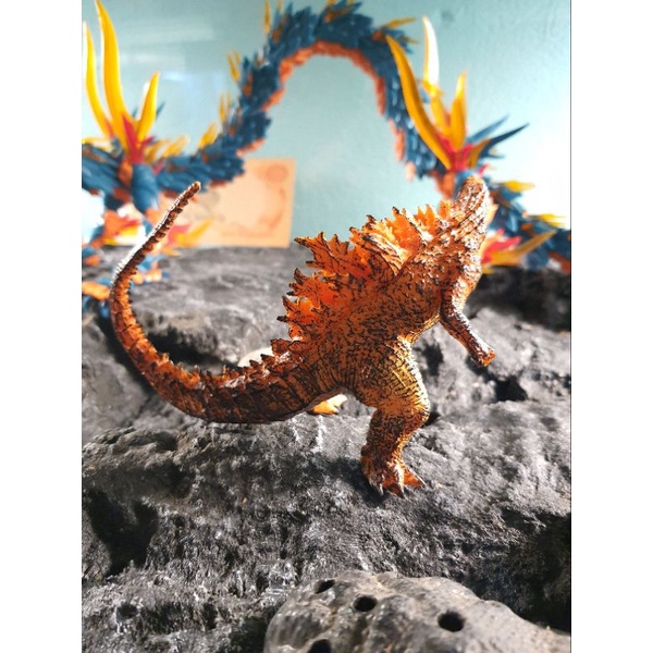 Mô hình đồ chơi quái vật burning Godzilla 2019.