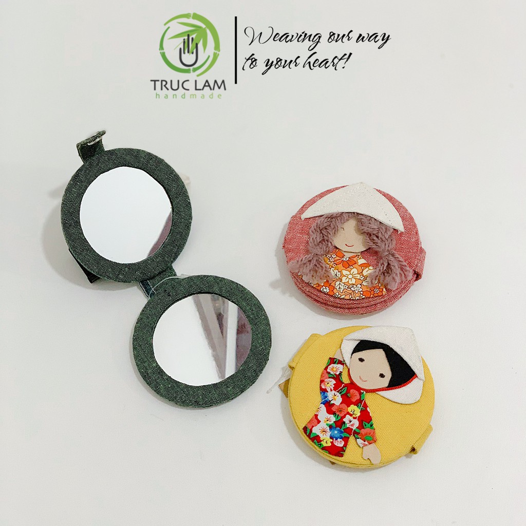 Gương Trang Điểm Cầm Tay Mini Bỏ Túi Ốp Vải 2 Mặt Gắn Hình Ngộ Nghĩnh Dễ Thương (B) – Trúc Lâm Handmade