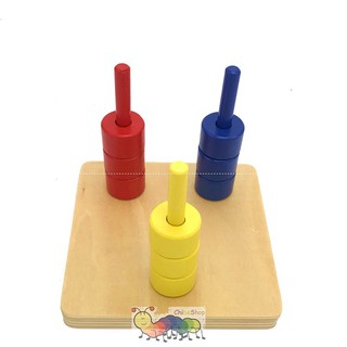 3 Chốt thẳng-3 loại hình tròn có lỗ, Thả khoanh tròn vào 3 trục mẫu - Giáo cụ montessori cho trẻ từ 0 đến 3 tuổi