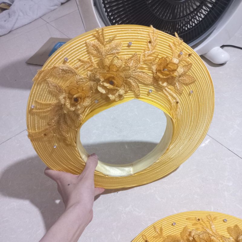 Khăn xếp cô dâu, hầu đồng màu vàng cúc hoa 3d