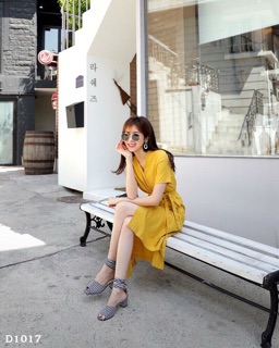Đầm vàng cột eo