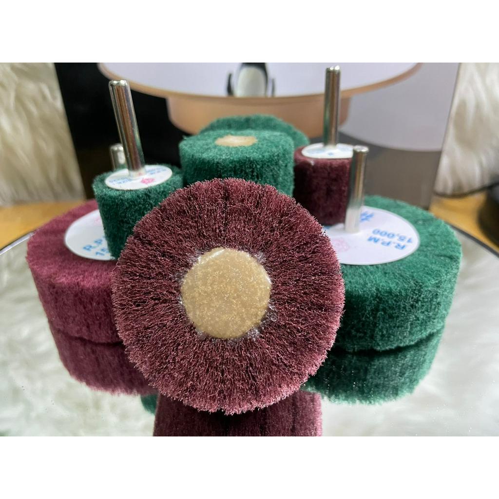 Nhám carem nỉ,Nhám trụ nỉ ,Nhám chuôi nỉ xanh đỏ kích thước 30x25mm cốt 6mm