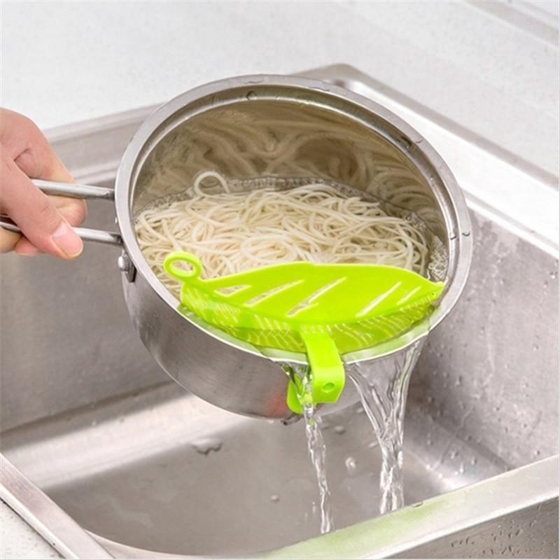 Dụng cụ vo gạo/sàng lọc thực phẩm gắn thành nồi tiện lợi