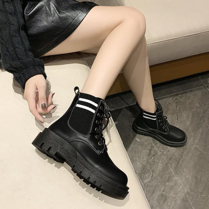 Giày bốt cổ thấp Martin cho nữ, boots cổ thấp có dây màu đen cổ tròn phối len | BigBuy360 - bigbuy360.vn