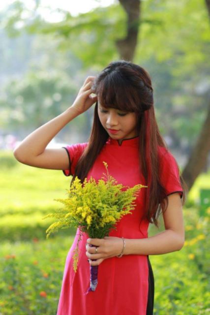 Áo dài màu hồng sen cực tôn dáng