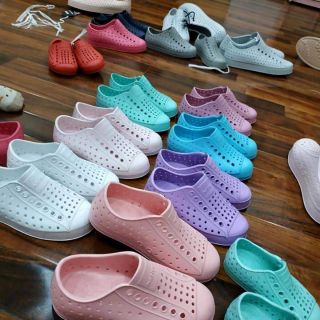 Giày cho mẹ và bé