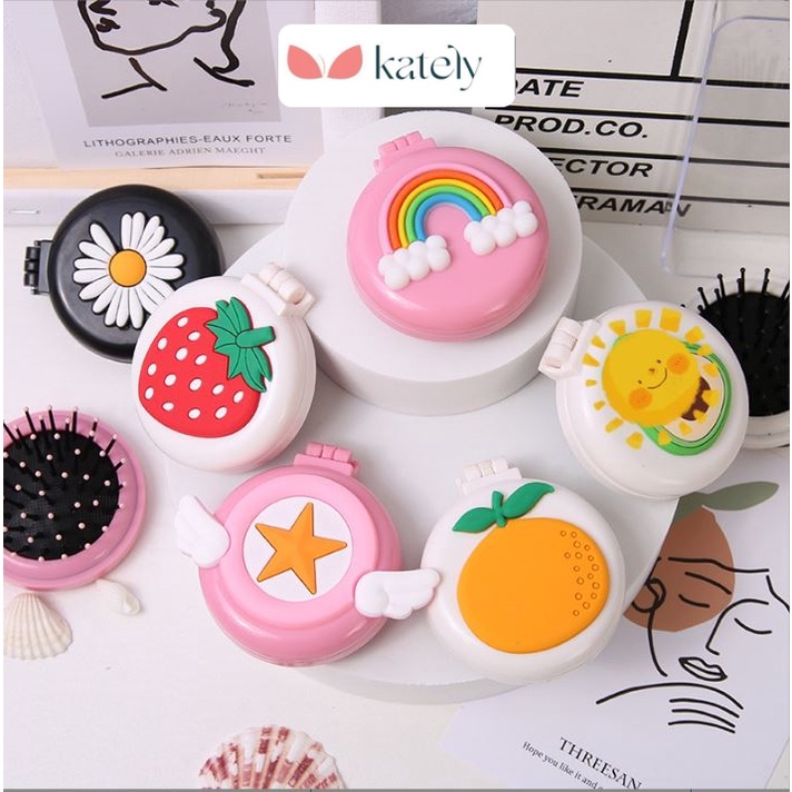 Lược gấp kèm gương mini Kately dùng để trang điểm, có thể gập gọn, bỏ túi tiện lợi,nhiều họa tiết hoạt hình xinh xắn