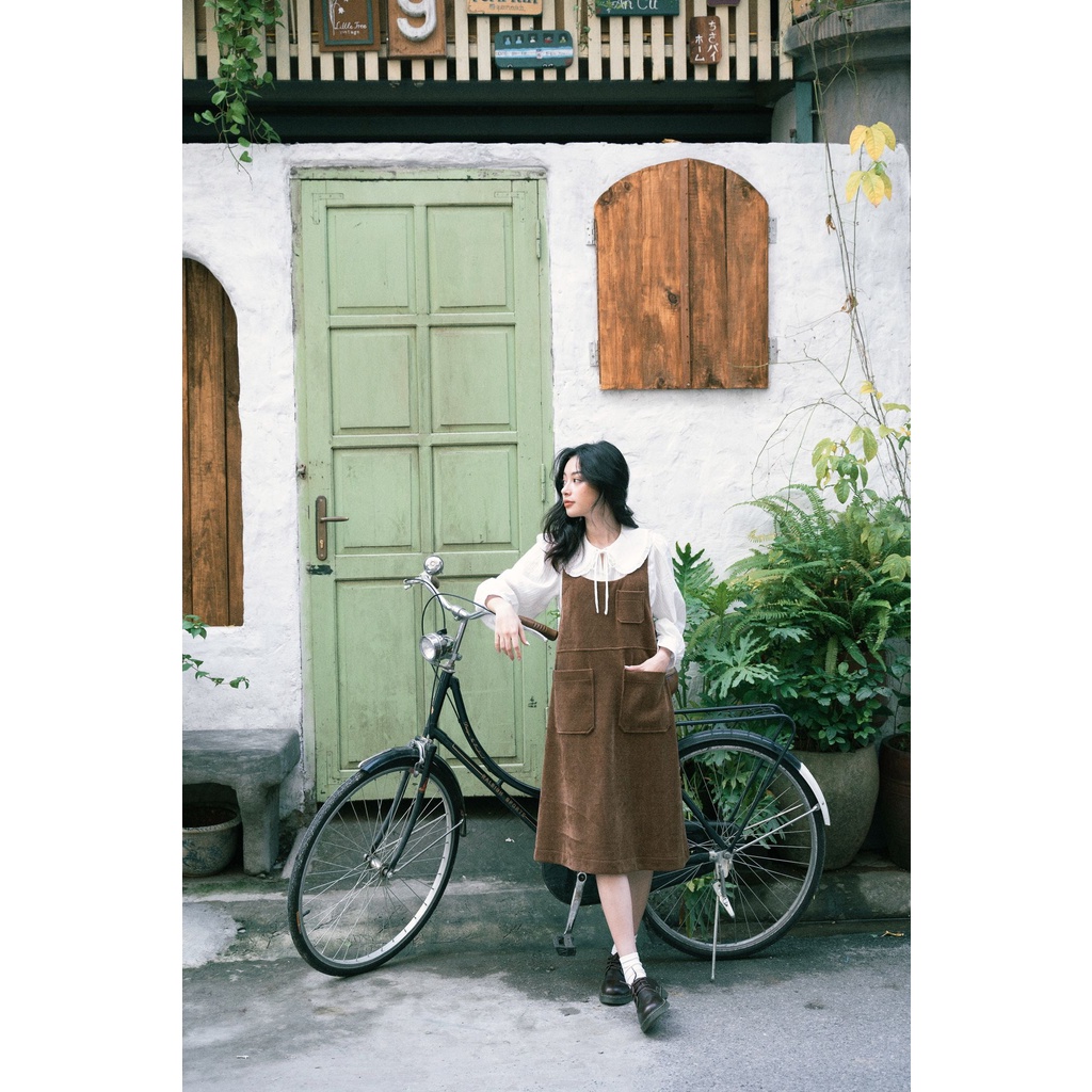 Váy yếm nhung MADELEN túi ốp mix lót trong hoạ tiết hoa | BigBuy360 - bigbuy360.vn