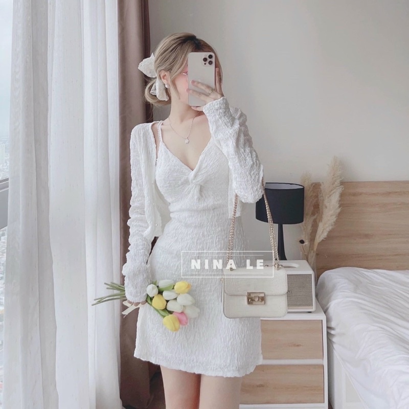 SET ĐẦM 2S TRẮNG XỐP XOẮN NGỰC KÈM KHOÁC CROP