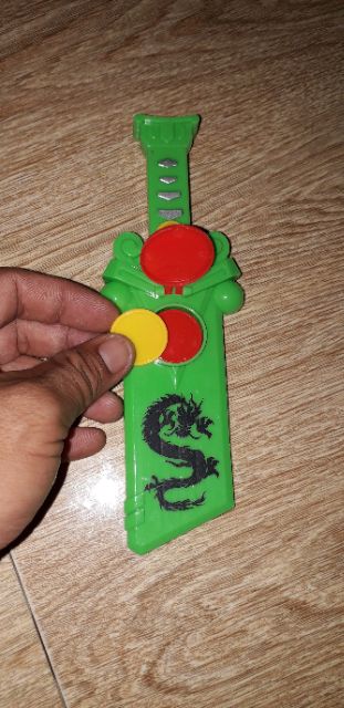 Đồ chơi bắn đĩa bằng nhựa rất đẹp như hình