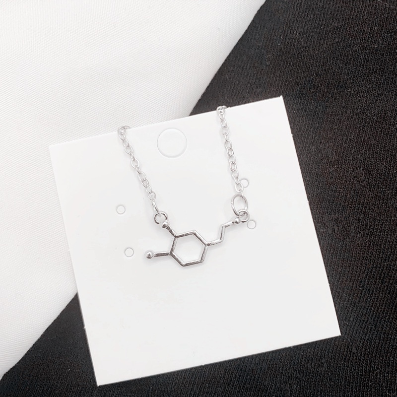 Vòng cổ thép titan mặt hình Dopamine thời trang