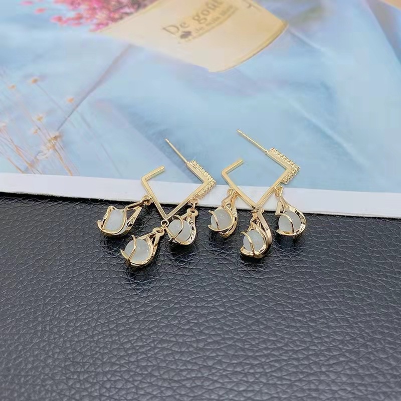 Đôi Khuyên Tai Dài Tua Rua Đính Đá Thời Trang Cho Nữ