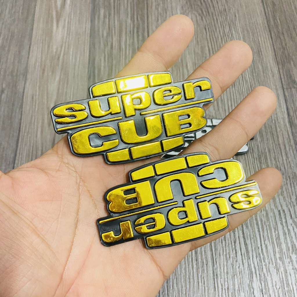 (1 CẶP) LOGO CUB BẦU DỤC TRANG TRÍ XE NHƯ ZIN