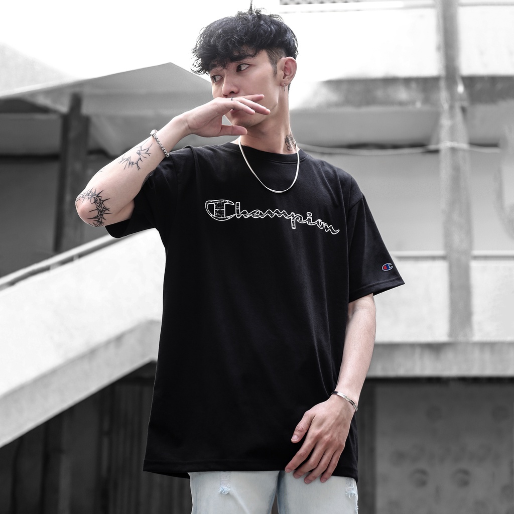 Áo Thun Champion In Chữ Họa Tiết Champion Đơn Giản Màu Đen