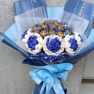 Bó hoa hồng giấy kẹo mút