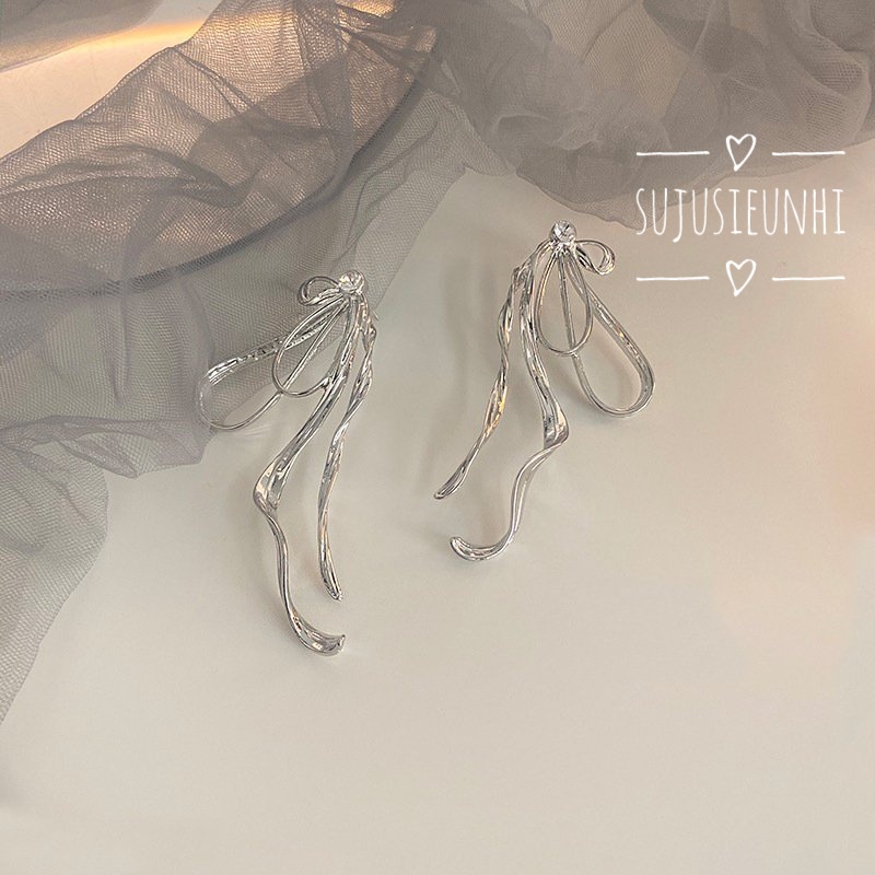 Khuyên tai nơ dày nhiều lớp dạng xoắn thả dài