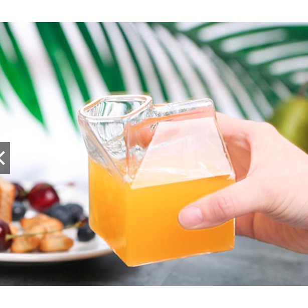 Bình đựng nước chất liệu thủy tinh trong suốt hình hộp sữa sáng tạo