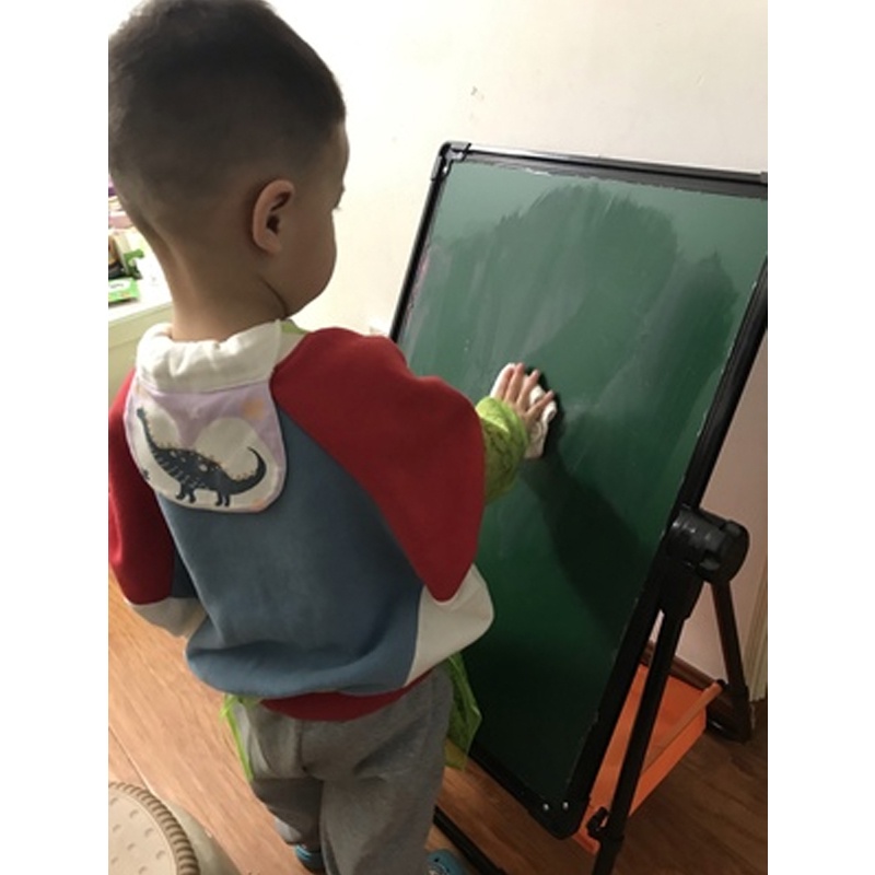 Bảng vẽ trẻ em hai mặt gấp gọn, mặt xanh vẽ bằng phấn, mặt trắng vẽ bằng bút dạ thông minh tiện ích