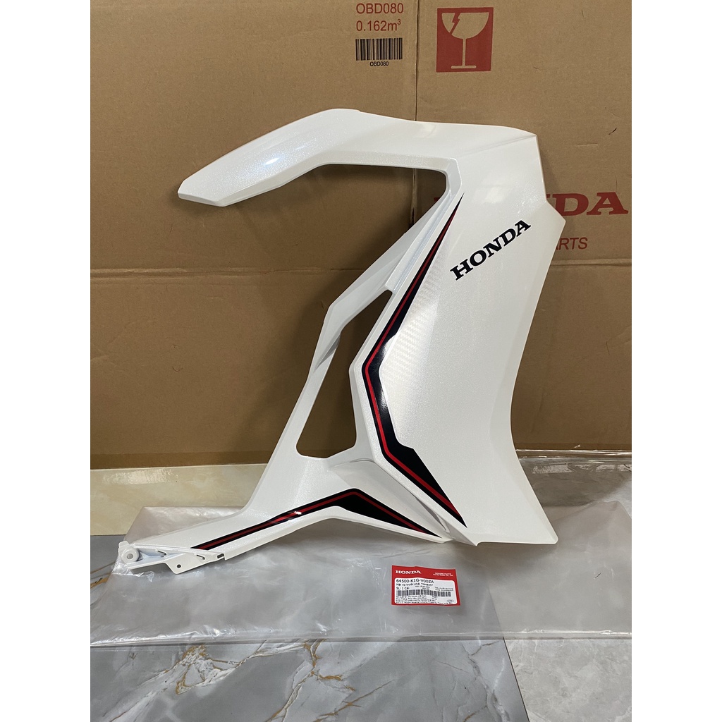 Cánh yếm bên phải - bửng yếm HONDA AIR BLADE 125 năm 2020 màu Trắng đỏ. 64500K1GV00ZA