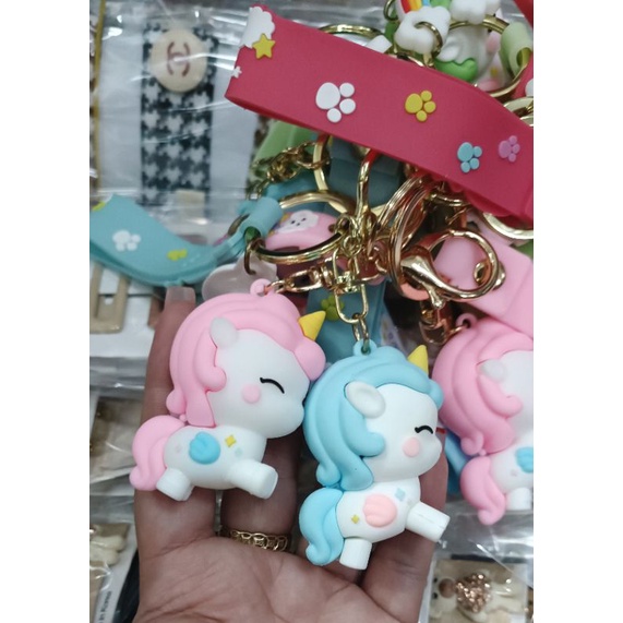 móc khoá xe - móc treo xe bằng nhựa dẻo hình ngựa pony , kỳ lân