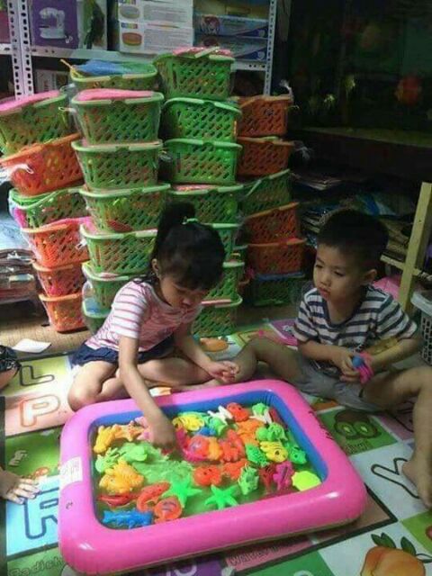 Bộ sản phẩm bể kèm cần và các con vật cho bé tha hồ câu