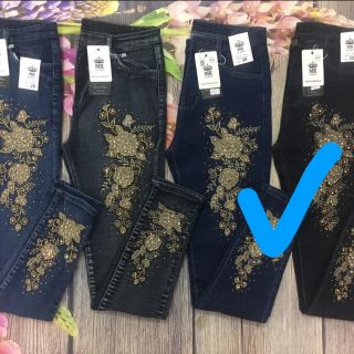 Jeans dinh đá