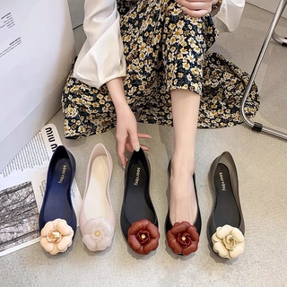 Mã B75 (Sẵn)Giày búp bê nhựa dẻo thơm trong đính hoa trà hở mũi soervimy - Chọn size theo bảng size