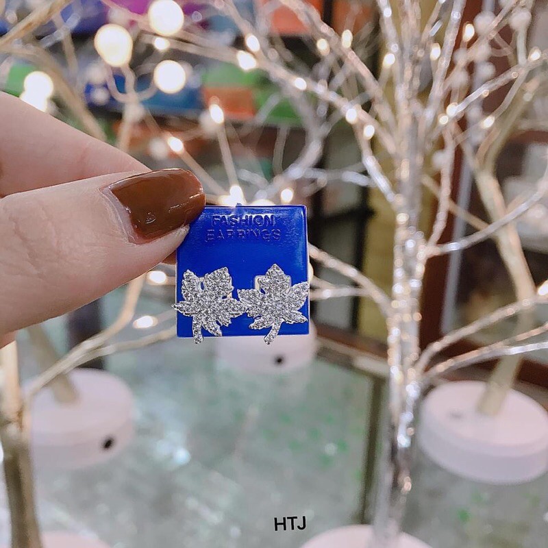 KHUYÊN TAI LÁ PHONG MẶT ĐÍNH ĐÁ BẠC TA