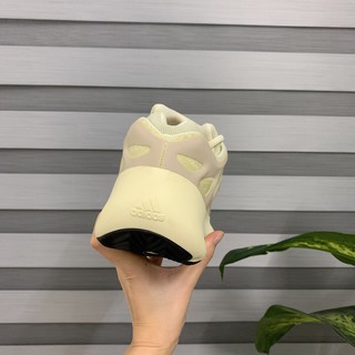 Giày Yeezy 700 V3 Hot Nam
