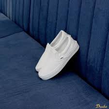 [Mã FAMALLT5 giảm 15% đơn 150k] Giày Vans Classic Slip-On True White SKU: VN000EYEW00