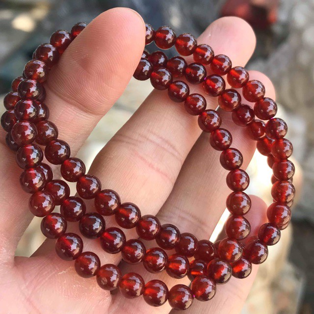 Vòng tay Phong Thủy đá Ngọc Hồng Lựu Garnet đỏ thiên nhiên 5 ly quấn 3 vòng tay VT100 - Hợp mệnh Hỏa, Thổ