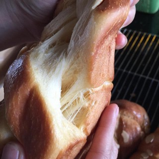 Bánh mì hoa cúc_Harry Brioche Bread by Ốc Bakery