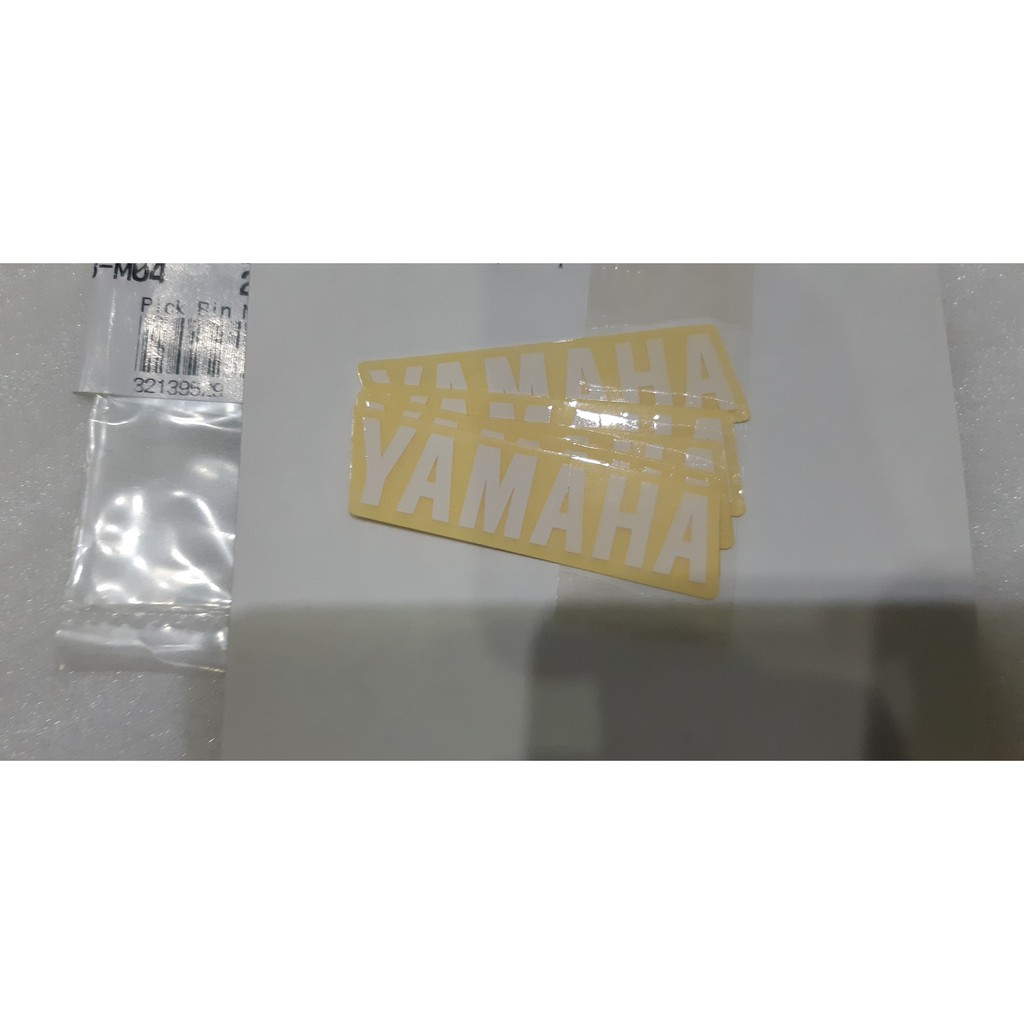 Tem chữ Yamaha nhỏ trắng