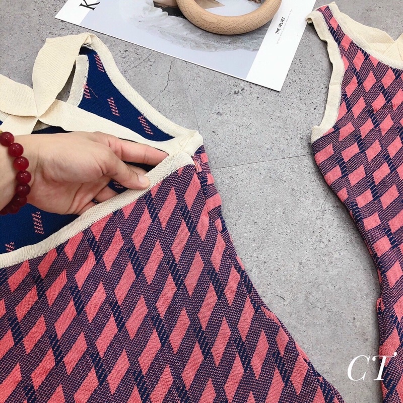 Đầm body len họa tiết phối dây chéo lưng sátn