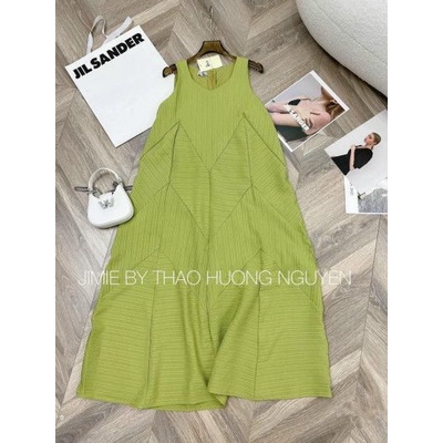 Váy xuông dài tạo khối sóng sát nách