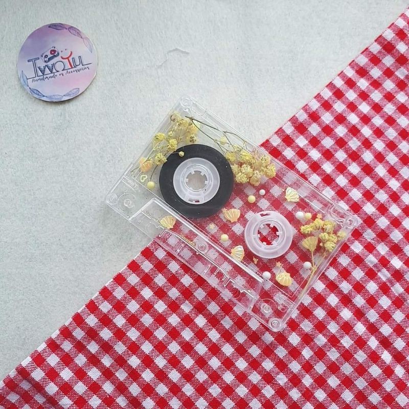 móc khóa cassette hoa vàng