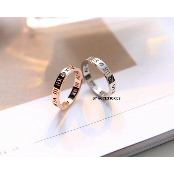 Nhẫn titan unisex số la mã đính đá không gỉ UR190602