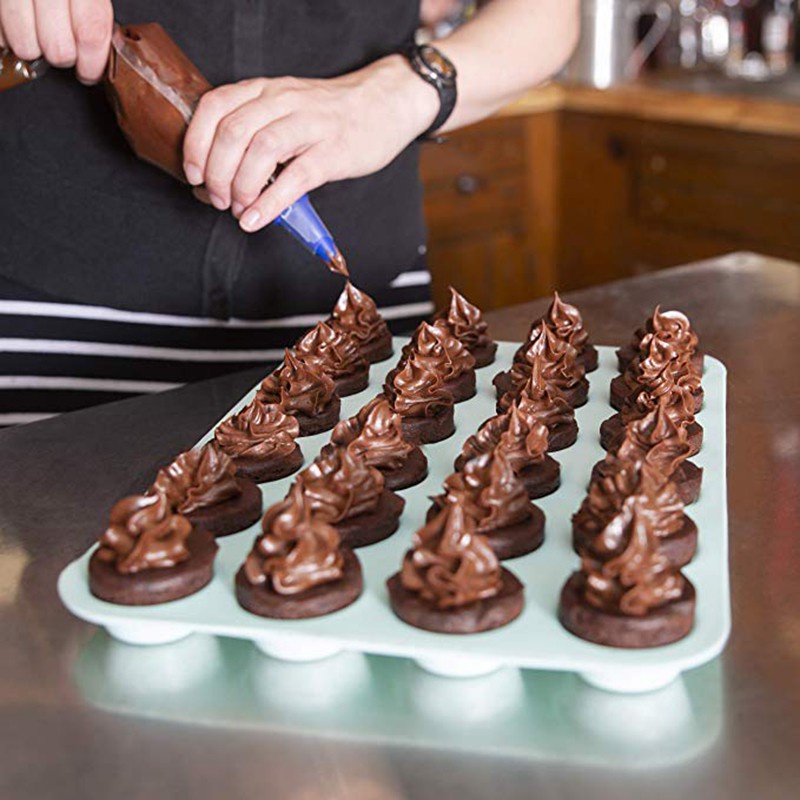 Khuôn làm bánh WALFOS chất liệu silicon với 24 ngăn và 3 màu tùy chọn