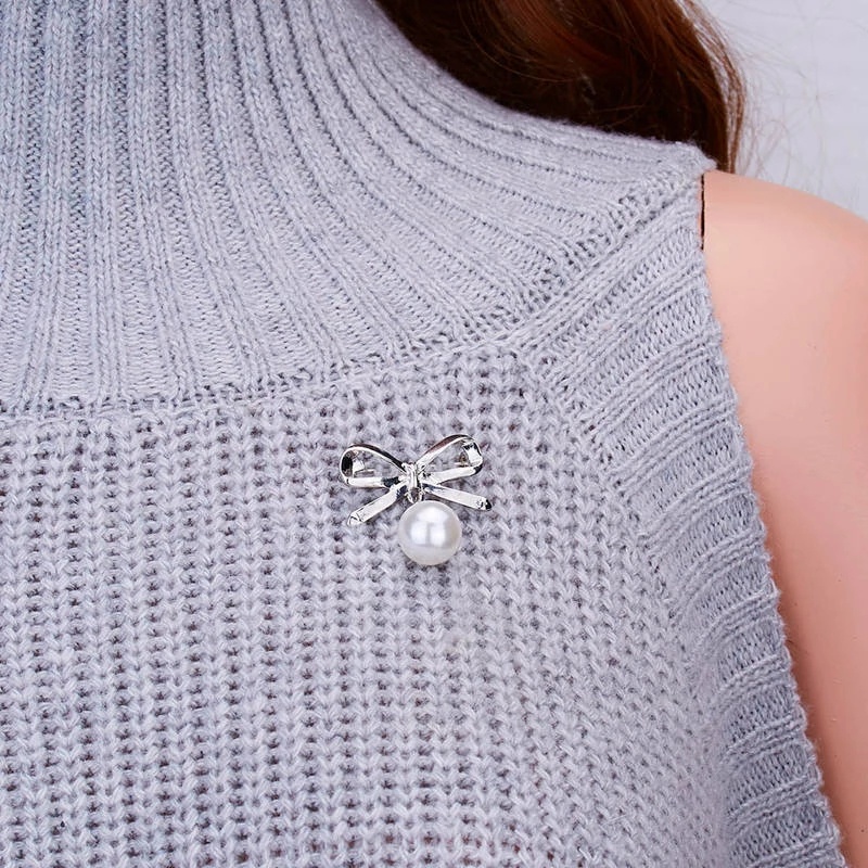 Ghim cài áo hình cỏ 4 lá đính ngọc trai sang trọng