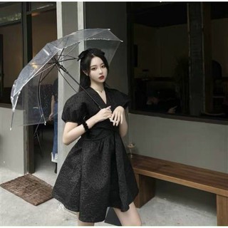 Đầm gấm chéo ngực tay phồng