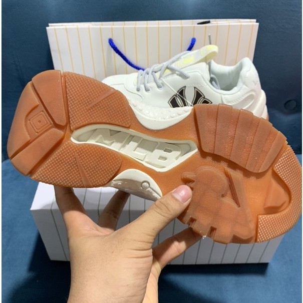 ( NY đế nâu chuẩn 11) Giày thể thao và sneaker nam nữ màu trắng đế nâu , đế cao 5cm