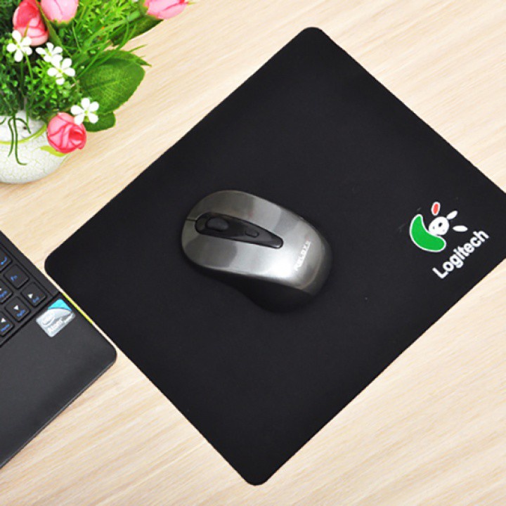 (Quà tặng là túi dây Nịt )Miếng lót chuột máy tính Logitech giá siêu rẻ (22 x 18cm)